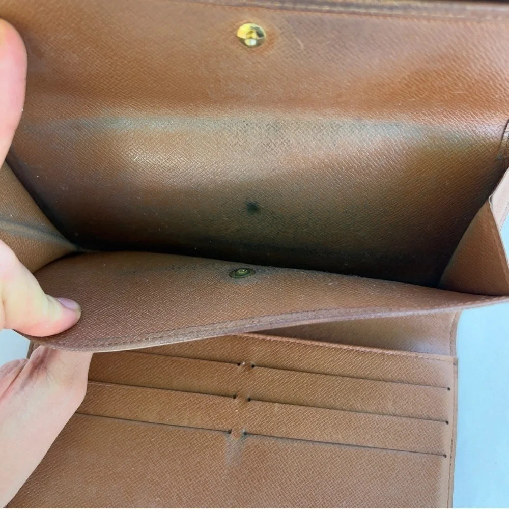 Louis Vuitton International Wallet - Picture 6 of 9